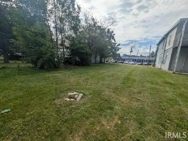 512 W Memorial DR, Muncie, IN 47302