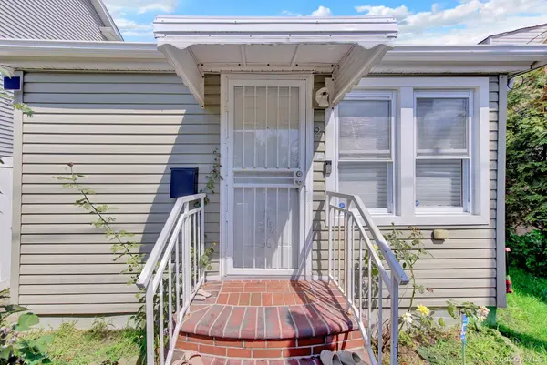 2 Sampson ST, East Rockaway, NY 11518