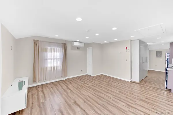 2 Sampson ST, East Rockaway, NY 11518