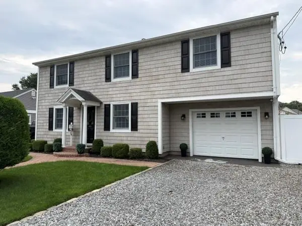 234 Brook ST, Oakdale, NY 11769
