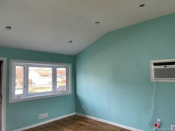 1703 Manatuck BLVD, Bay Shore, NY 11706