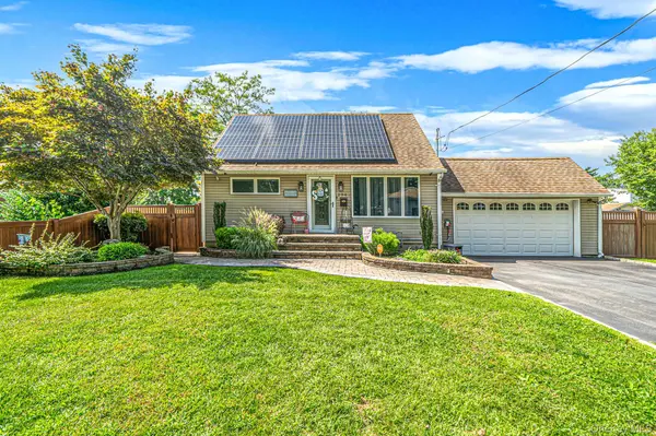 204 W 3rd ST, Deer Park, NY 11729