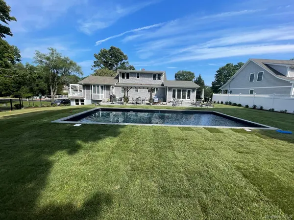 580 Gin LN, Southold, NY 11971