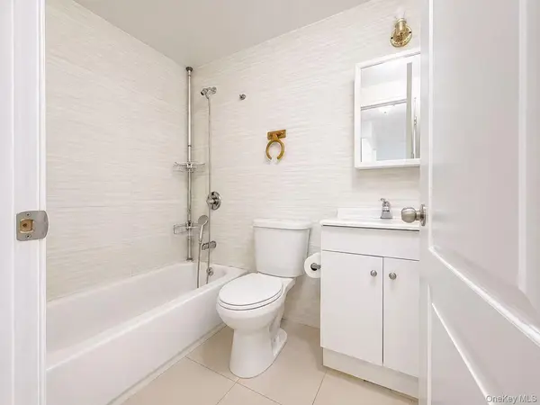 90-17 56 AVE, Elmhurst, NY 11373