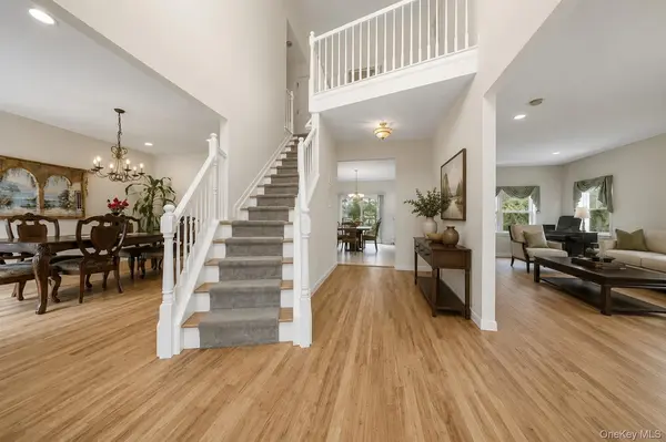 23 Varsity BLVD, East Setauket, NY 11733