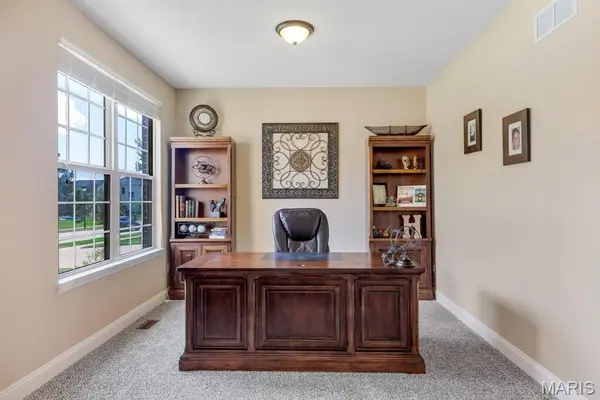 221 Oakhurst CIR, O'fallon, MO 63367