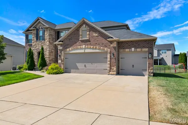 221 Oakhurst CIR, O'fallon, MO 63367