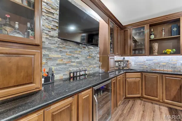 221 Oakhurst CIR, O'fallon, MO 63368