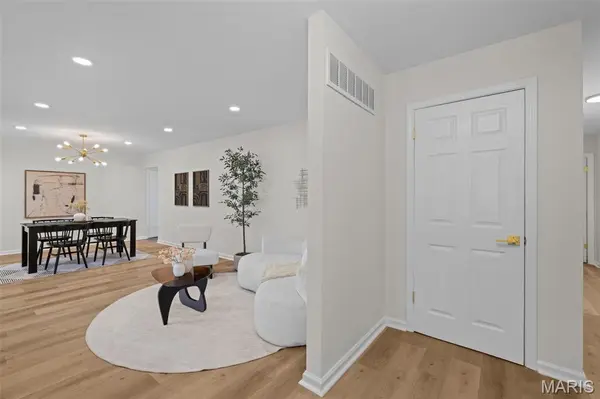 5891 Sir Edward LN, Florissant, MO 63033