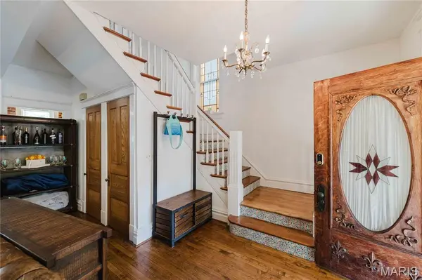 904 Dover PL, St Louis, MO 63111