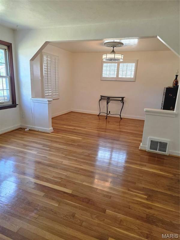8000 Plymouth CT, Berkeley, MO 63134
