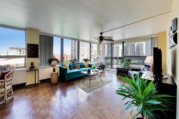 1455 N Sandburg TER #808B, Chicago, IL 60610
