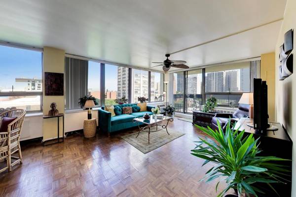 1455 N Sandburg TER #808B, Chicago, IL 60610