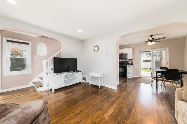 7807 W Summerdale AVE, Chicago, IL 60656