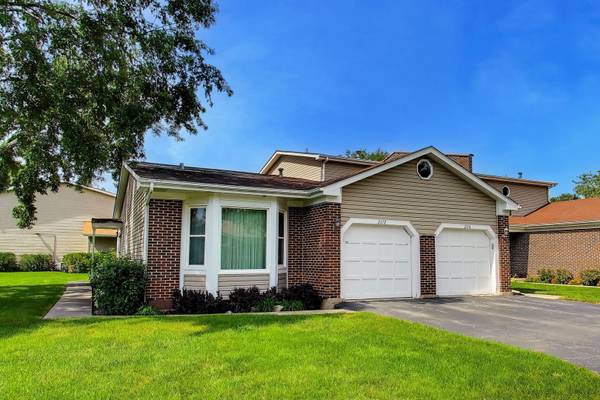 2172 N Queensburg LN, Palatine, IL 60074