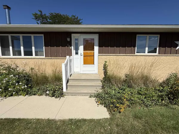 108 W North ST, Ossian, IA 52161