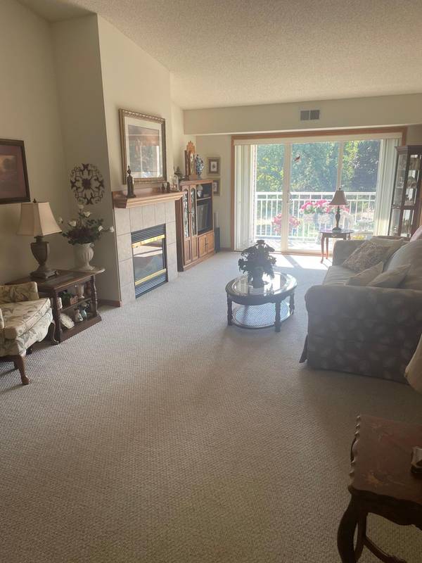 2231 Penn PL #305, North Saint Paul, MN 55109