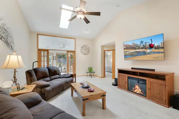 8953 Thomas LN, Woodbury, MN 55125