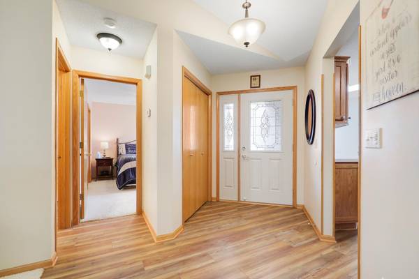 8953 Thomas LN, Woodbury, MN 55125