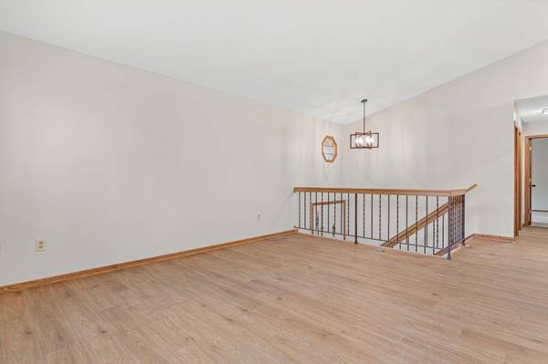 1547 Clemson DR, Eagan, MN 55122