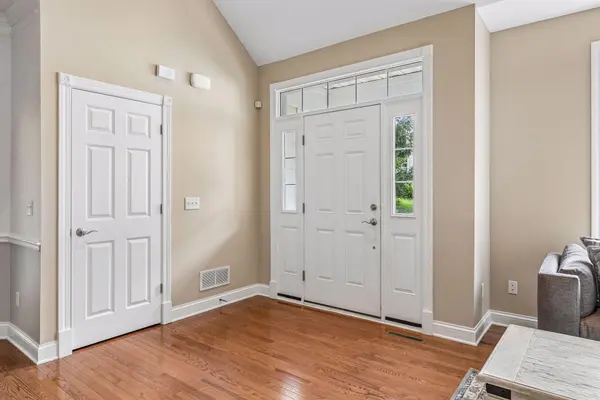 1452 Steeplechase LN, Eagan, MN 55122