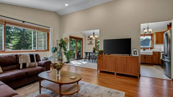 3309 S Pointe CT, Eau Claire, WI 54701