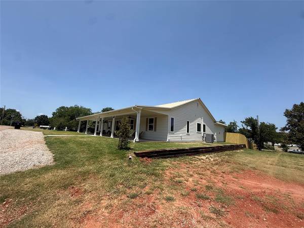 100 E 1st ST, Wellston, OK 74881