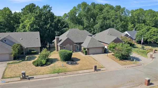 1124 Providence CT, Edmond, OK 73003