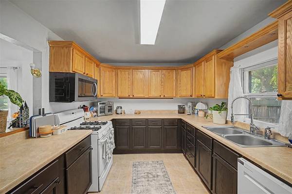 218 W Adams ST, Crescent, OK 73028