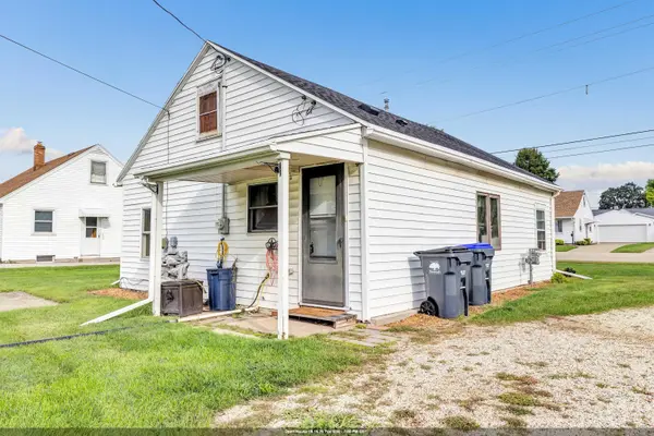 124 W CECIL ST, Neenah, WI 54956