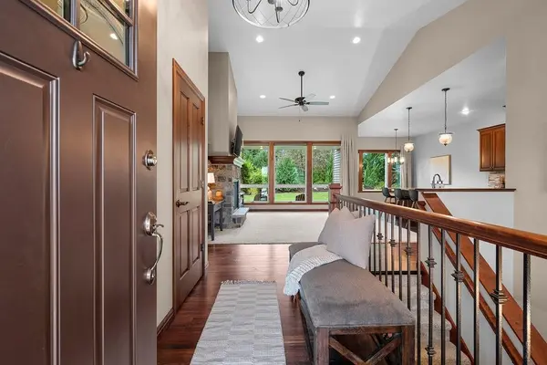 1004 HEYERDAHL HTS, Hobart, WI 54313
