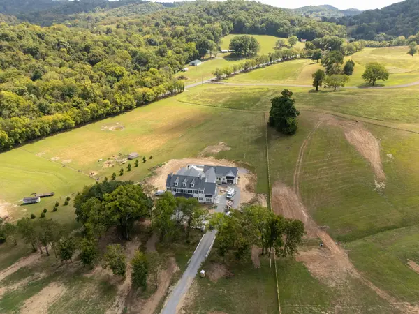 6747 Cool Springs Rd, Thompsons Station, TN 37179