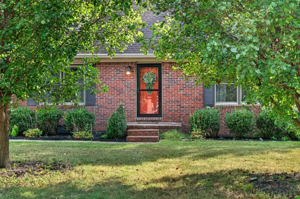 135 Springmont Dr, Hopkinsville, KY 42240
