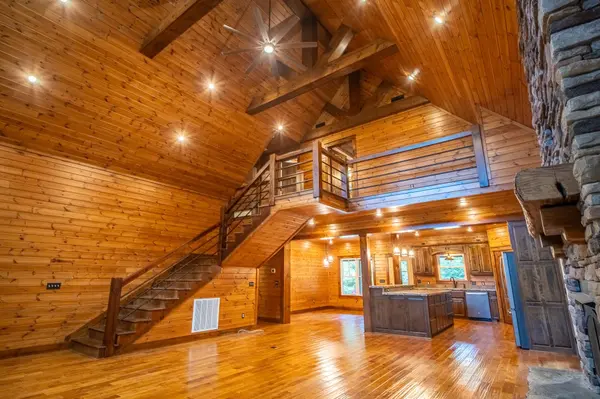 700 Old Johnson Lake Rd, Loretto, TN 38469