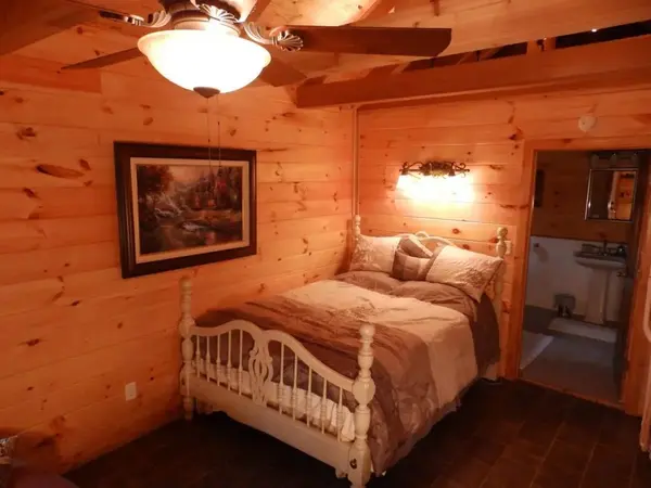 9852 Mullins Cove Rd, Whitwell, TN 37397