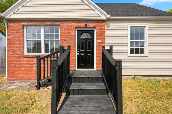 409 7th Ave #W, Springfield, TN 37172