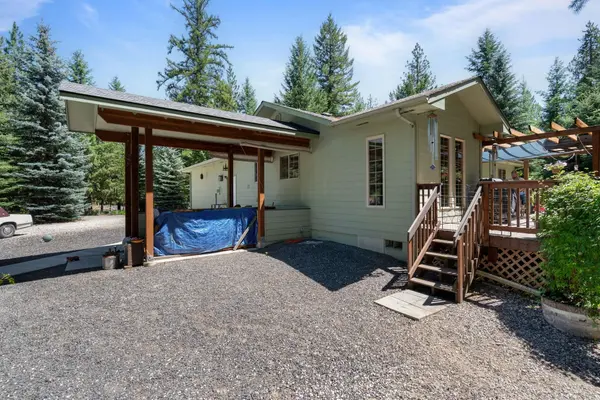 3853 White Pine Rd, Loon Lake, WA 99148