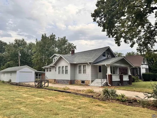 1267 SW Plass AVE, Topeka, KS 66604