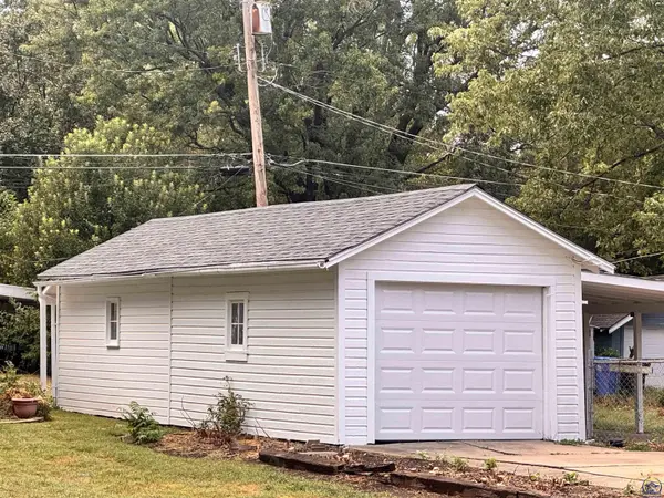 1267 SW Plass AVE, Topeka, KS 66604