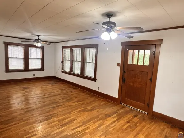 1267 SW Plass AVE, Topeka, KS 66604