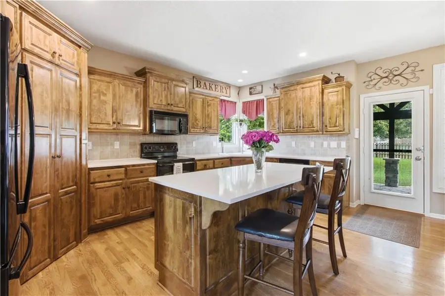 5537 Aminda ST, Shawnee, KS 66226