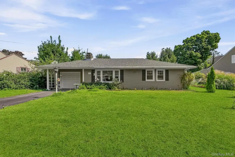 105 Pine DR, New Windsor, NY 12553