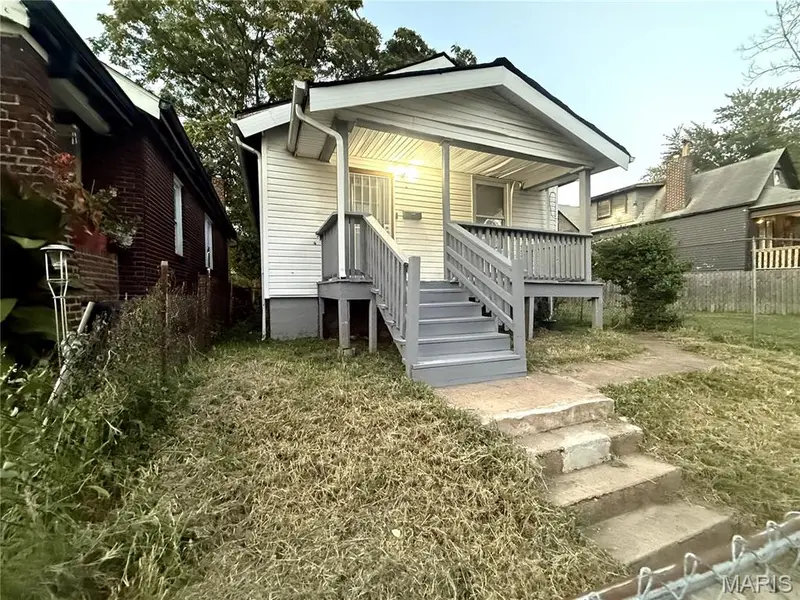5651 Highland AVE, St Louis, MO 63112