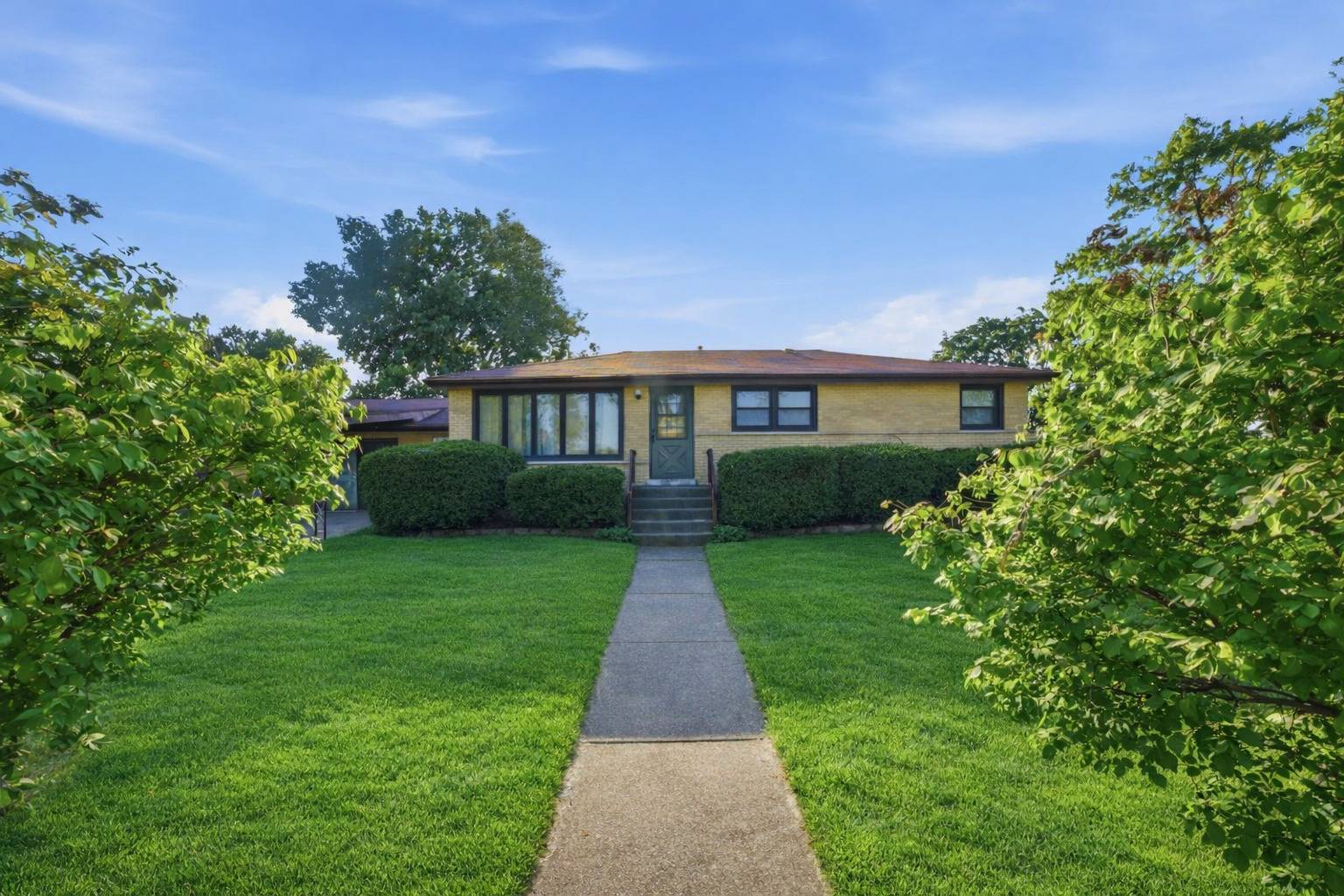 8300 Long AVE, Burbank, IL 60459