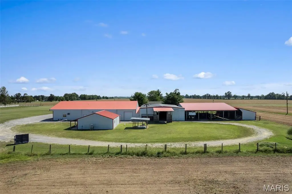 2128 W 416th Road, East Prairie, MO 63845