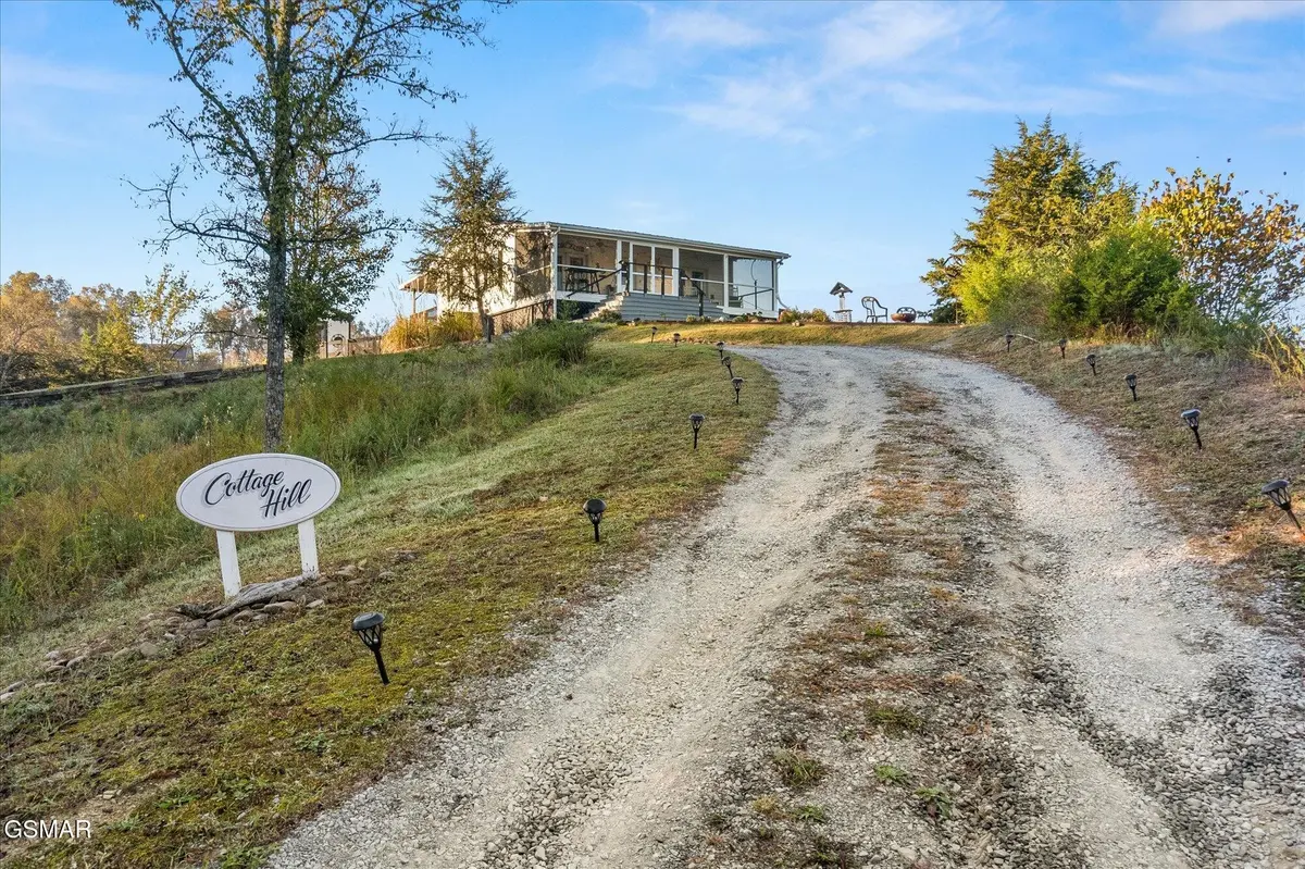2504 Valley View Road, Dandridge, TN 37725