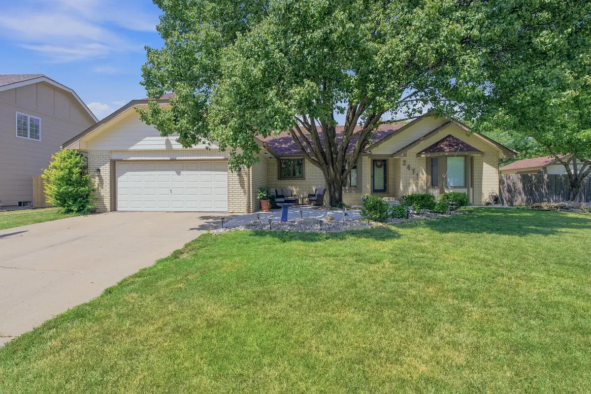 2471 N Winstead Cir, Wichita, KS 67226