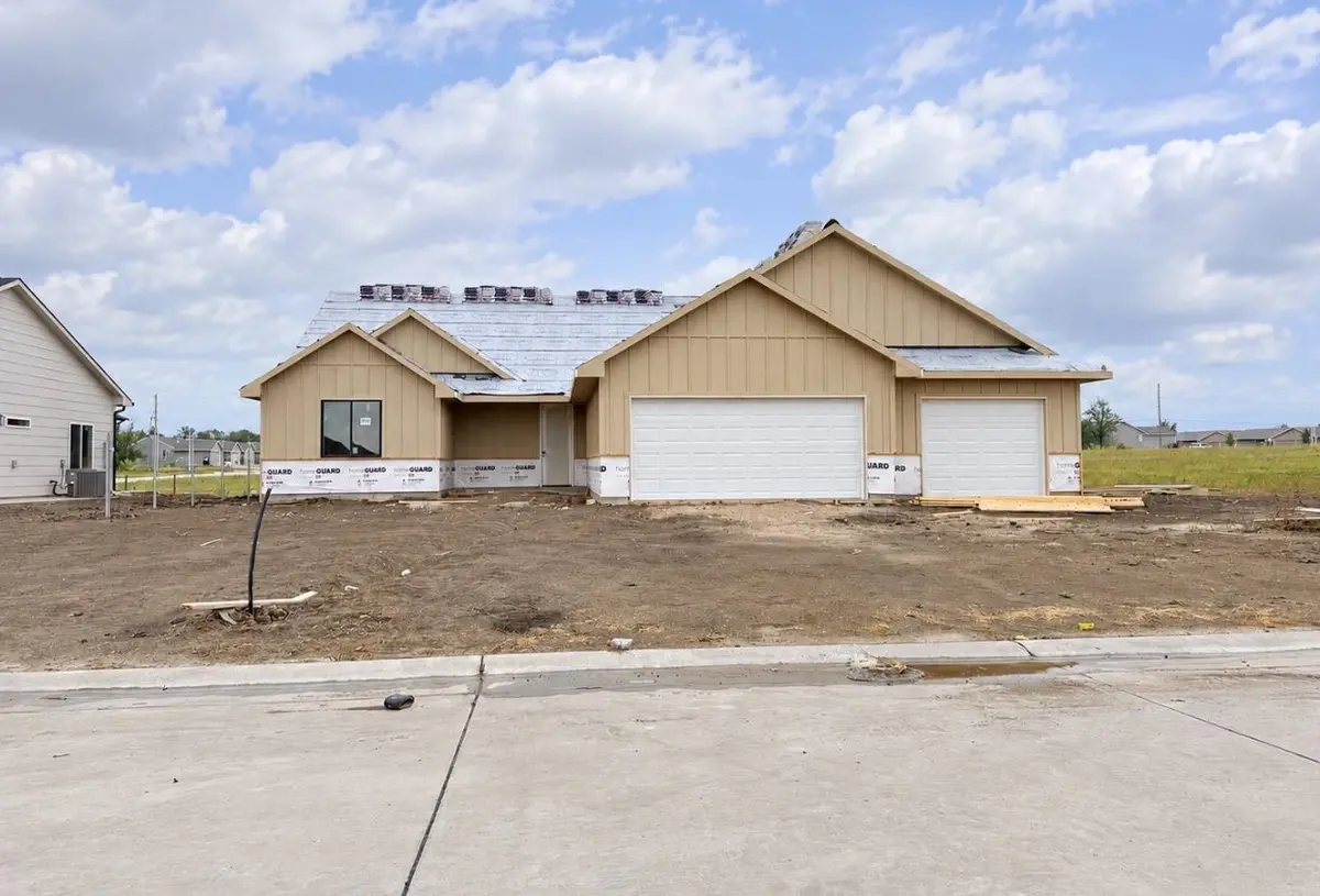 5435 N Toben Ct, Bel Aire, KS 67226