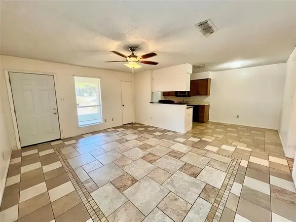 424 NW 23rd Street, Grand Prairie, TX 75050