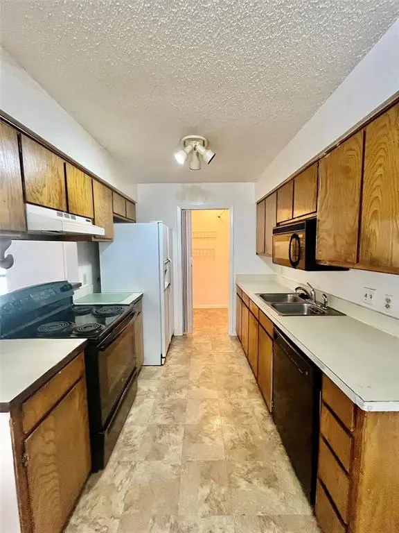 424 NW 23rd Street, Grand Prairie, TX 75050